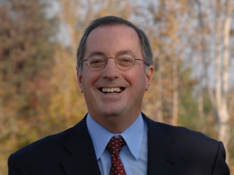 Paul Otellini，Intel建设大连工厂时的首席执行官；历史照片。